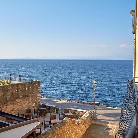 Apartmentsgarda - Residenza Dei Navigatori Torri Del Benaco Exterior photo