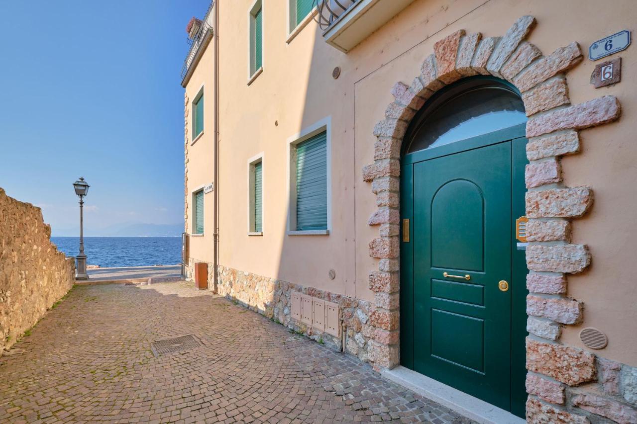 Apartmentsgarda - Residenza Dei Navigatori Torri Del Benaco Exterior photo